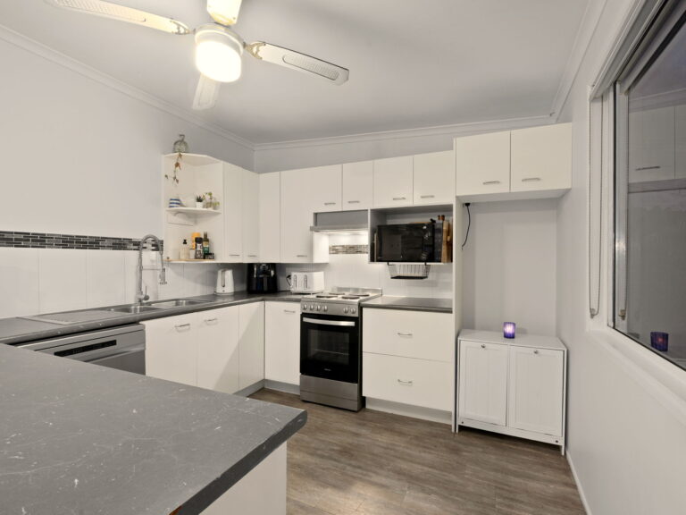 2 George Street, Blackstone, QLD 4304