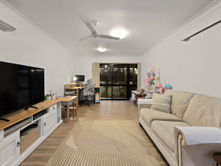 5 Perth Street, Karalee, QLD 4306
