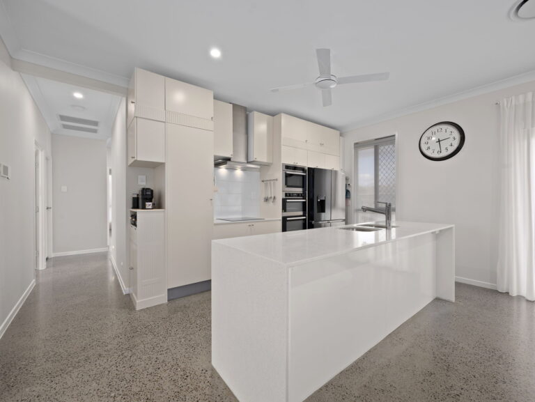 1 Woodward Place, Deebing Heights, QLD 4306