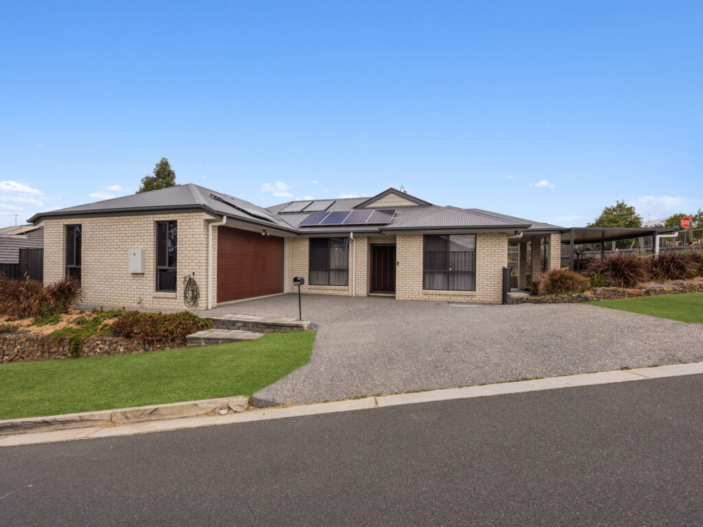 1 Woodward Place, Deebing Heights, QLD 4306