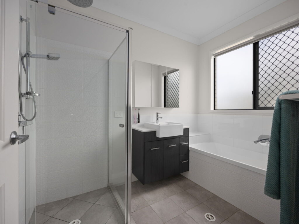 1 Woodward Place, Deebing Heights, QLD 4306