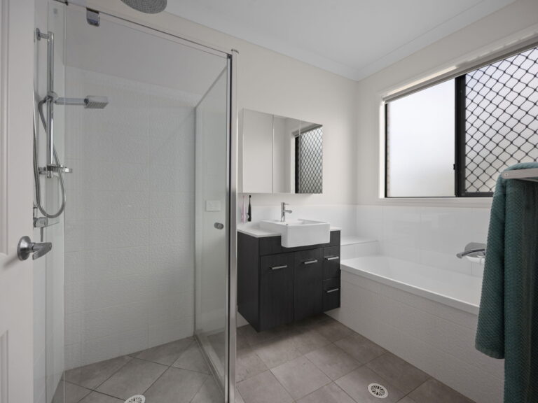 1 Woodward Place, Deebing Heights, QLD 4306