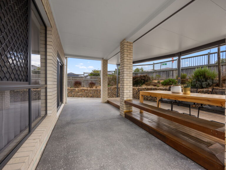 1 Woodward Place, Deebing Heights, QLD 4306