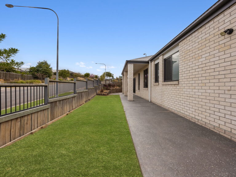 1 Woodward Place, Deebing Heights, QLD 4306