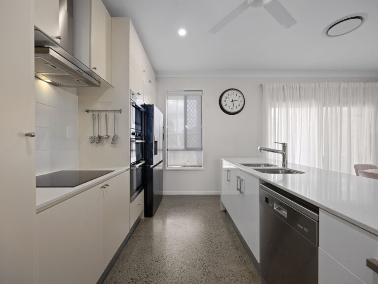 1 Woodward Place, Deebing Heights, QLD 4306