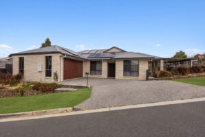 1 Woodward Place, Deebing Heights, QLD 4306