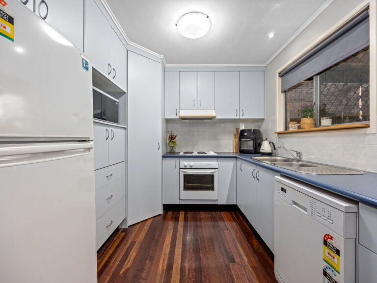 118 Cemetery Road, Raceview, QLD 4305