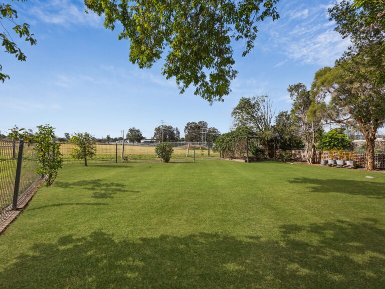118 Cemetery Road, Raceview, QLD 4305