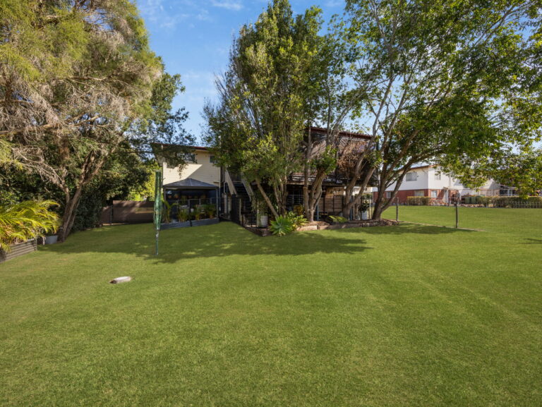 118 Cemetery Road, Raceview, QLD 4305