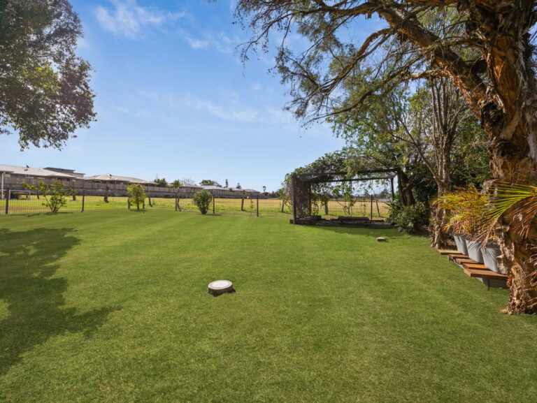 118 Cemetery Road, Raceview, QLD 4305