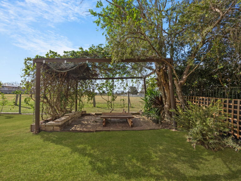 118 Cemetery Road, Raceview, QLD 4305