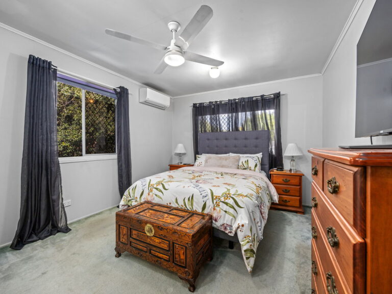 118 Cemetery Road, Raceview, QLD 4305