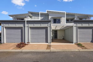 8/108 Cemetery Road, Raceview, QLD 4305