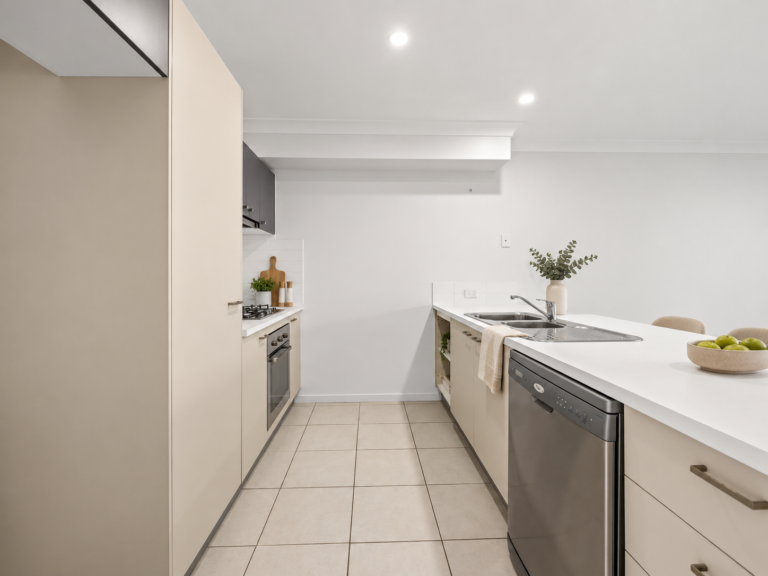 8/108 Cemetery Road, Raceview, QLD 4305