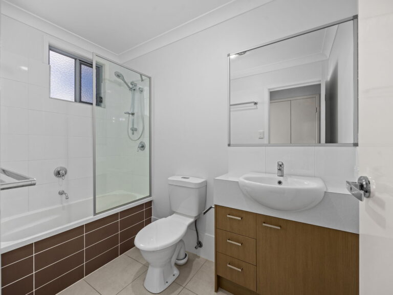 8/108 Cemetery Road, Raceview, QLD 4305