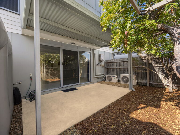 8/108 Cemetery Road, Raceview, QLD 4305