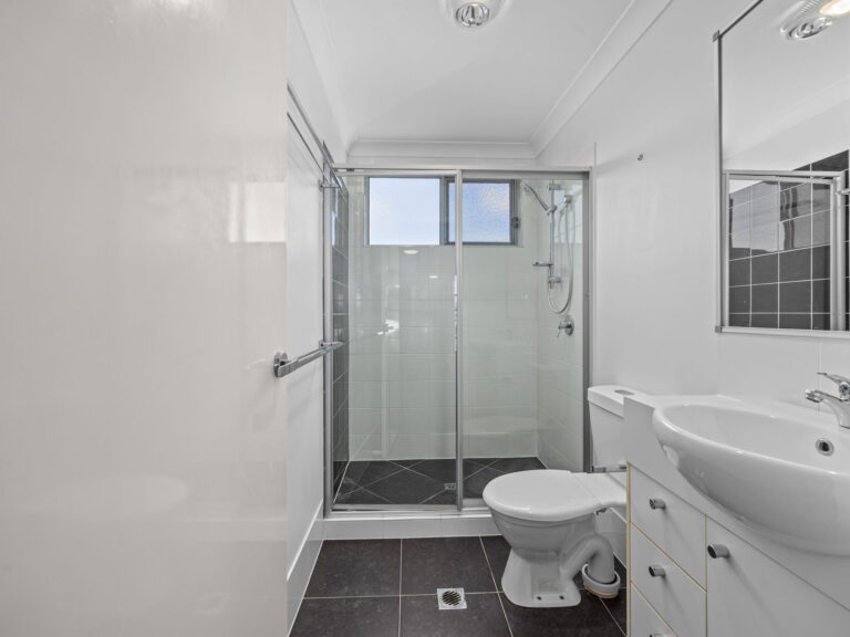 8/108 Cemetery Road, Raceview, QLD 4305