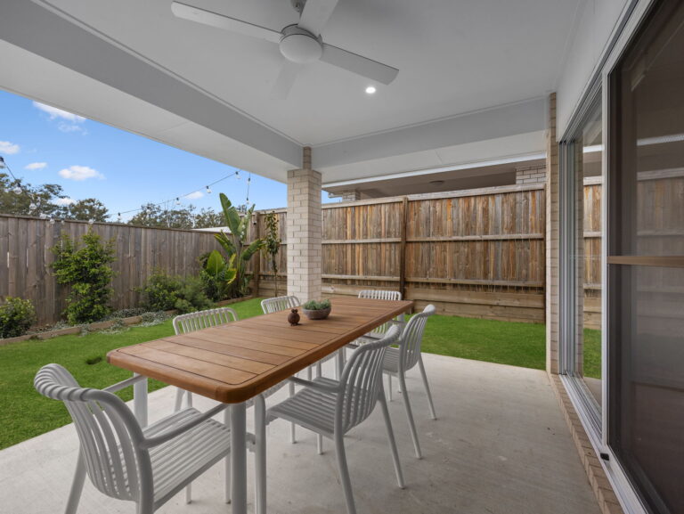 16 Bluff Street, Ripley, QLD 4306
