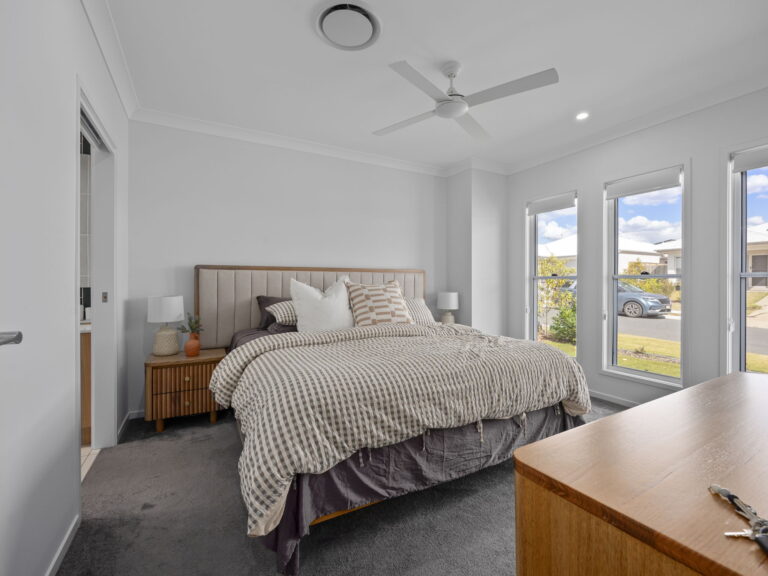 16 Bluff Street, Ripley, QLD 4306