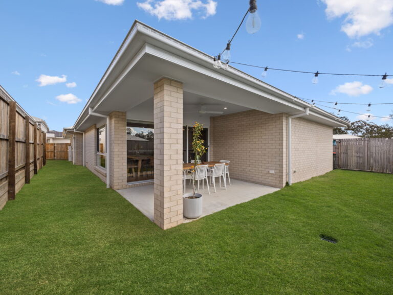 16 Bluff Street, Ripley, QLD 4306