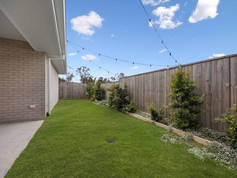 16 Bluff Street, Ripley, QLD 4306