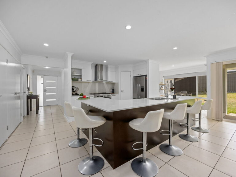 11 Gidran Close, Durack, QLD 4077