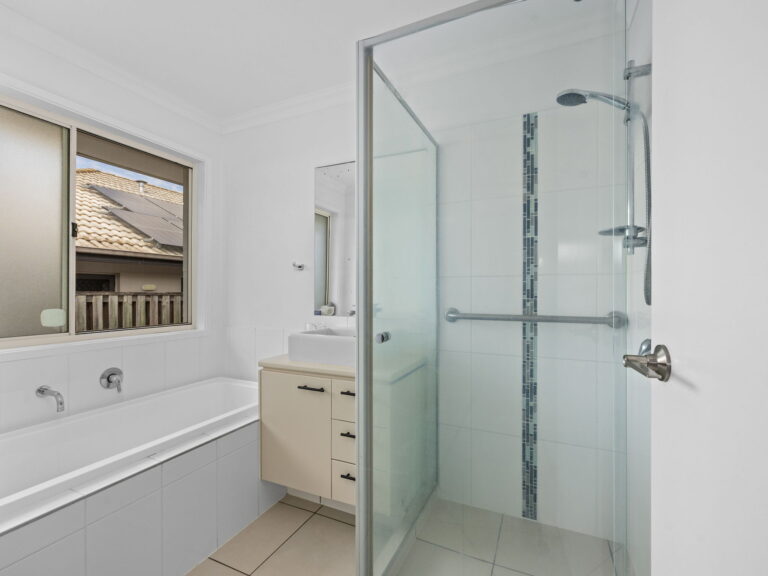 11 Gidran Close, Durack, QLD 4077