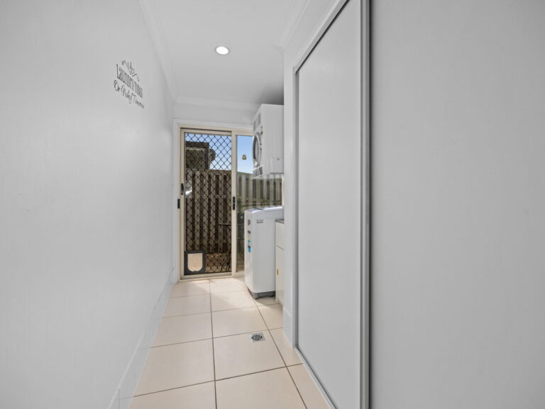 11 Gidran Close, Durack, QLD 4077
