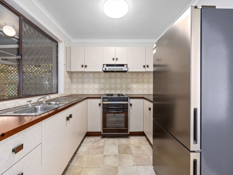 16 Strachan Court, Collingwood Park, QLD 4301