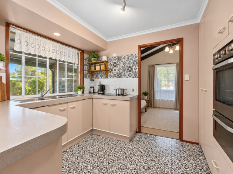 8 Somerfield Street, Redbank Plains, QLD 4301
