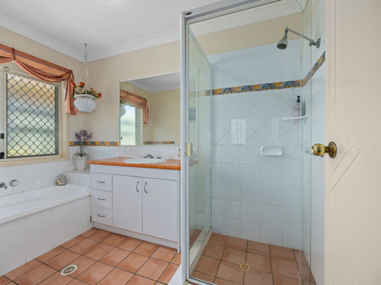 60 Wildey Street, Raceview, QLD 4305