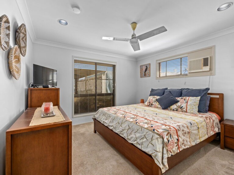 6 Alfred Place, Flinders View, QLD 4305