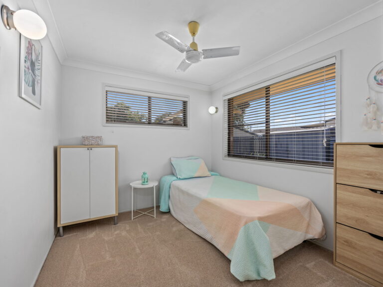 6 Alfred Place, Flinders View, QLD 4305