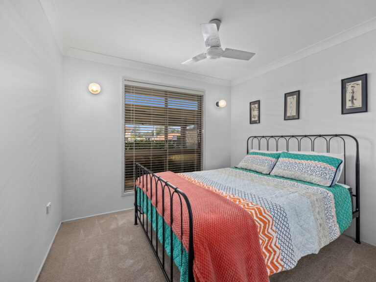 6 Alfred Place, Flinders View, QLD 4305