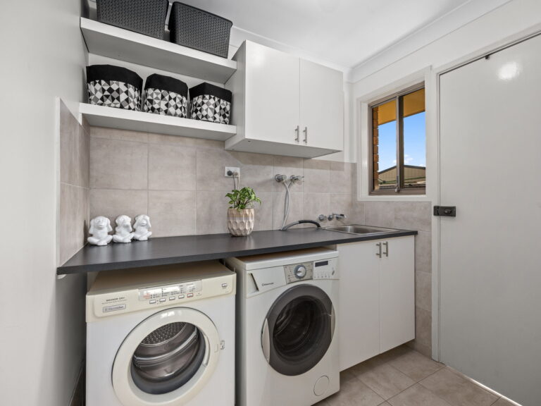 6 Alfred Place, Flinders View, QLD 4305