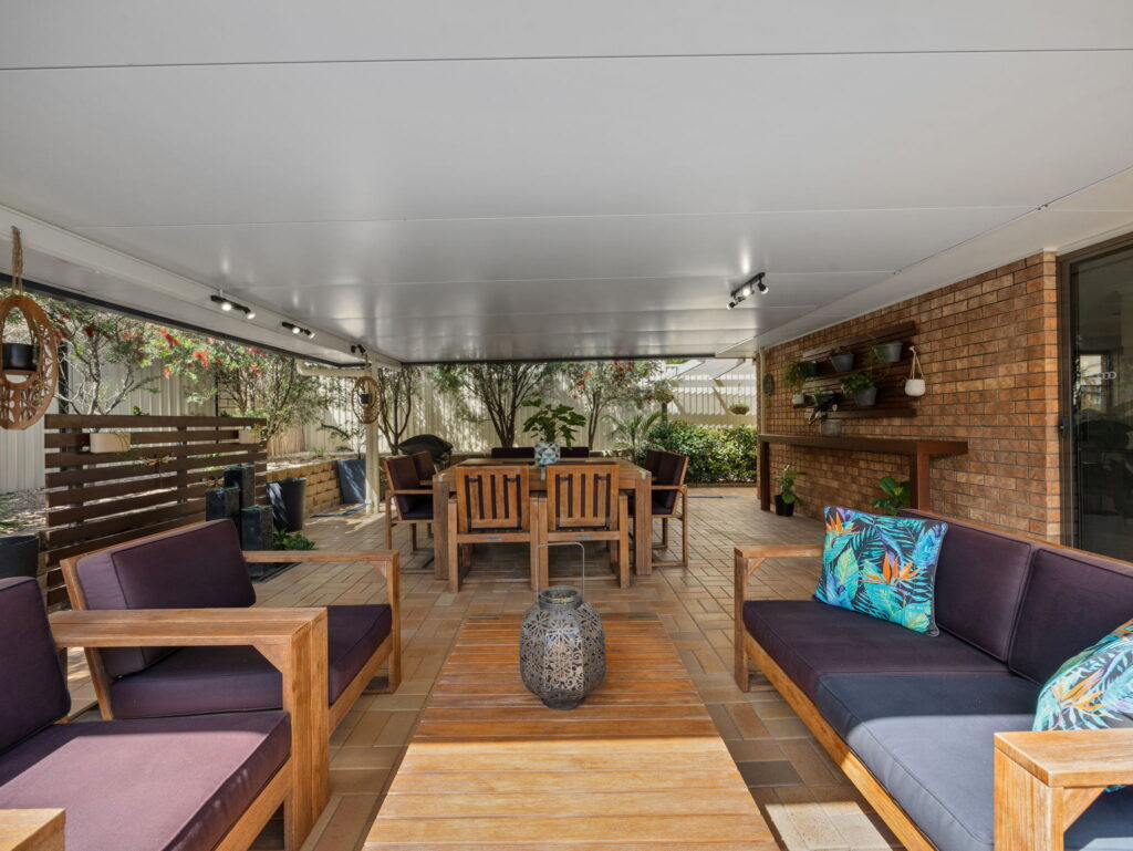 6 Alfred Place, Flinders View, QLD 4305