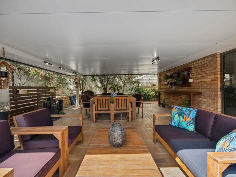 6 Alfred Place, Flinders View, QLD 4305