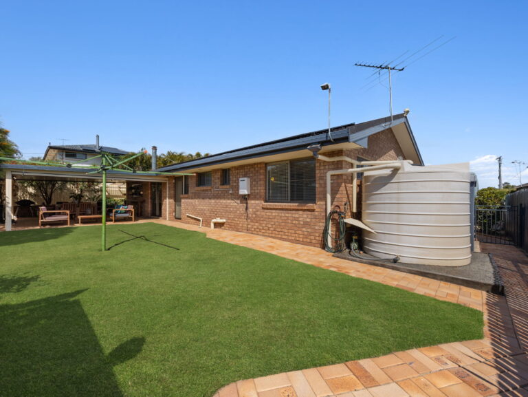 6 Alfred Place, Flinders View, QLD 4305