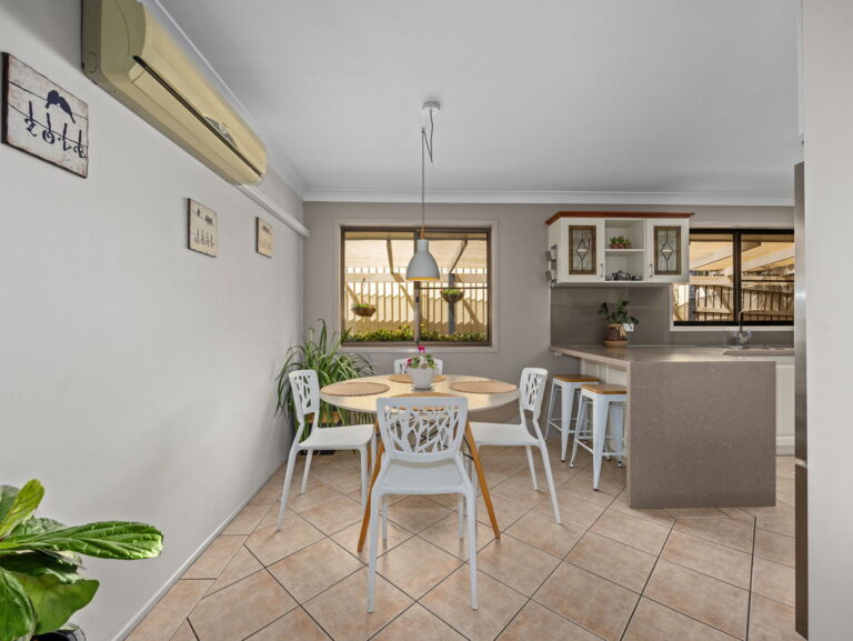 6 Alfred Place, Flinders View, QLD 4305