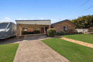 6 Alfred Place, Flinders View, QLD 4305