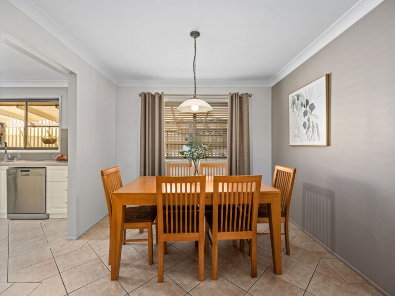 6 Alfred Place, Flinders View, QLD 4305