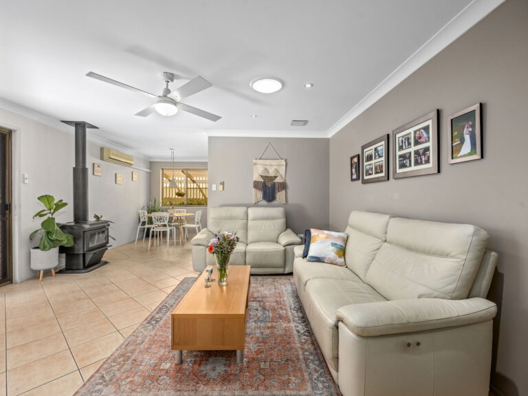 6 Alfred Place, Flinders View, QLD 4305