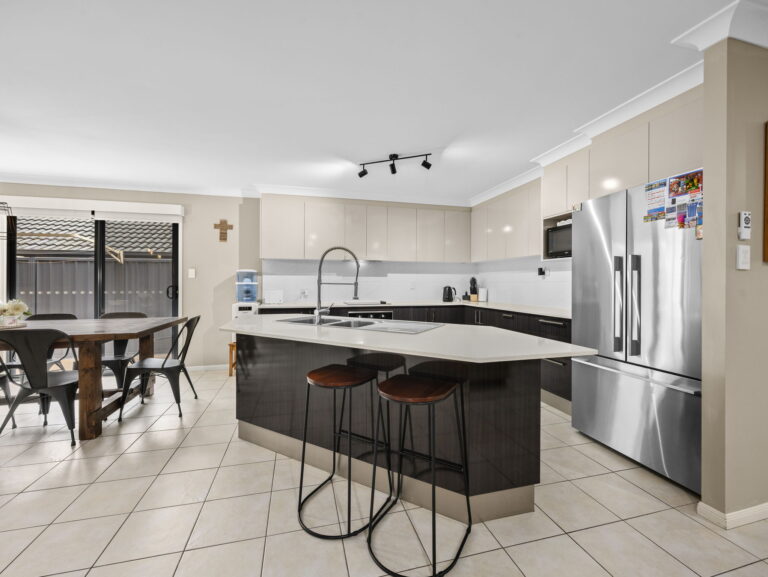 21 Freesia Close, Springfield Lakes, QLD 4300