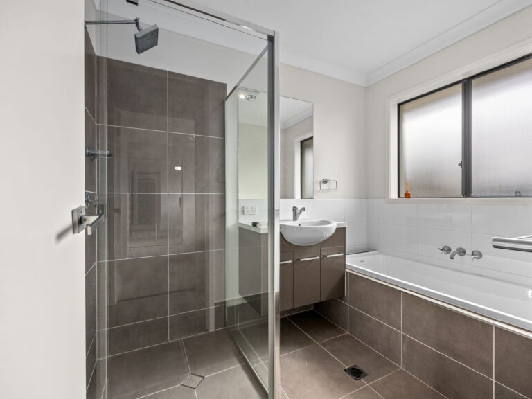 15 Stanicki Circuit, Bellbird Park, QLD 4300