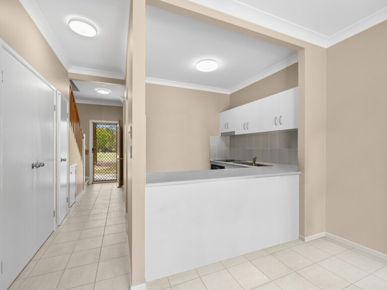 2/191 Warwick Road, Churchill, QLD 4305