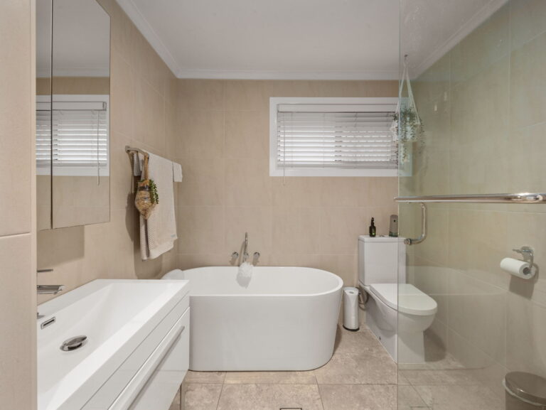 1/19 Kangaroo Avenue, Coombabah, QLD 4216