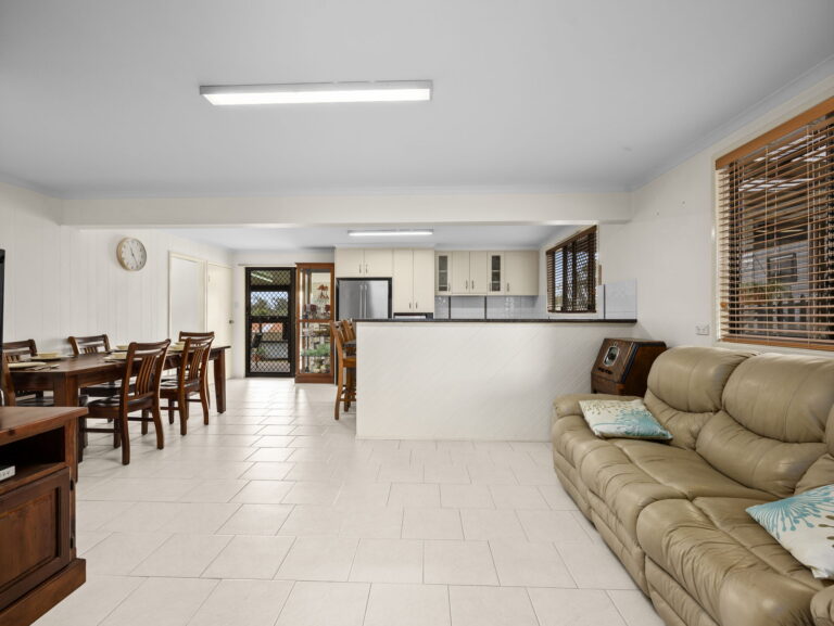 7 Merritt Street, Flinders View, QLD 4305