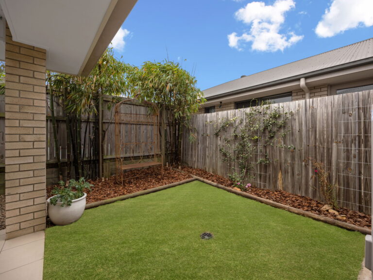 2/37 Lillypilly Drive, Ripley, QLD 4306