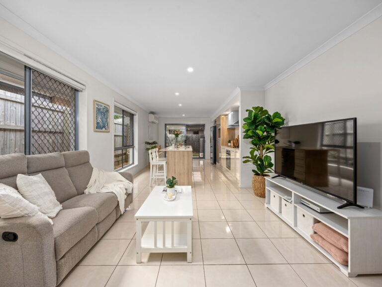 2/37 Lillypilly Drive, Ripley, QLD 4306