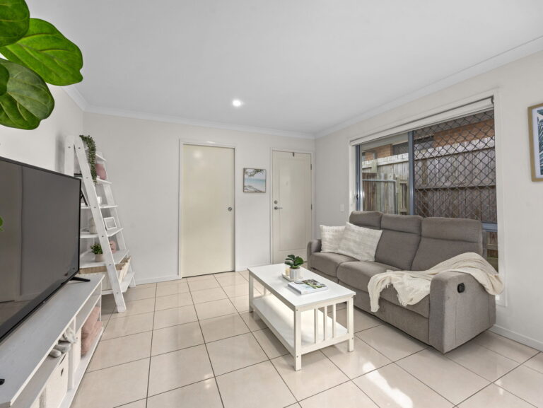 2/37 Lillypilly Drive, Ripley, QLD 4306